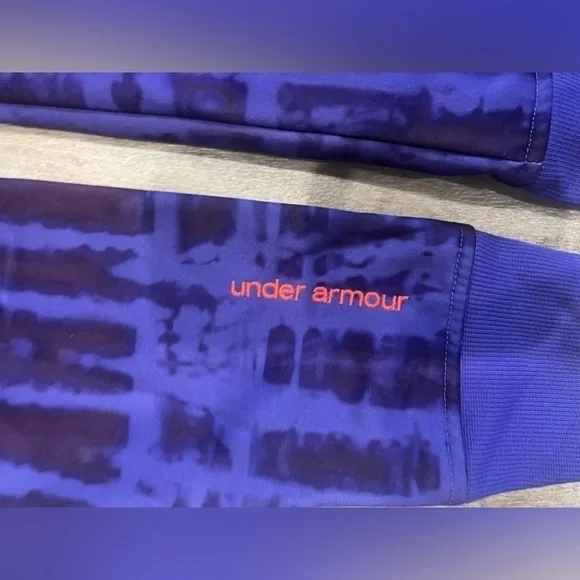 Under armor- girls medium zip up hoodie - Picture 2 of 4